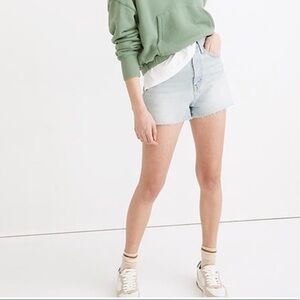Madewell NWT The mom Jean short in fitzgerald wash size 28 NEW denim shorts